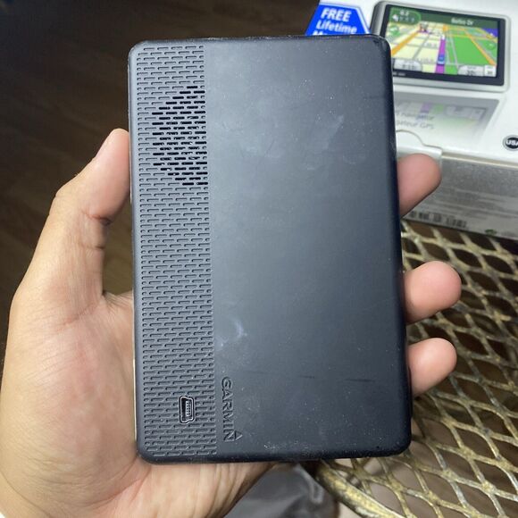 Garmin nuvi 1450LMT 5-Inch Portable GPS Navigator with Lifetime Map & Traffic - Picture 5 of 9